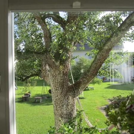 Am Apfelbaum * Ройтлинген